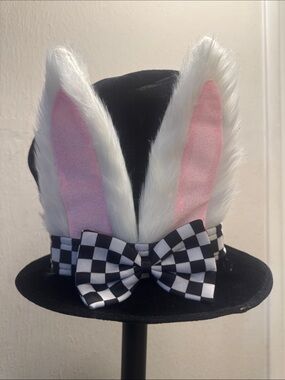 🐇Mad Hatter bunny Ear hat! 🐇